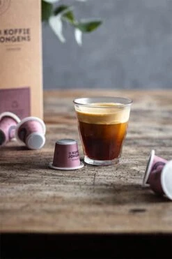 Nespresso Cups - De Koffiejongens - Espresso - 100% Biologisch Afbreekbaar - 60 Cups - 100% Nespresso Compatible 7 Nespresso Cups - De Koffiejongens - Espresso - 100% Biologisch Afbreekbaar - 60 Cups - 100% Nespresso Compatible -Koffiedrank Winkel 800x1200 7